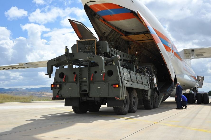 S-400 Long-Range Air Defence Missile System components arrive in Turkey