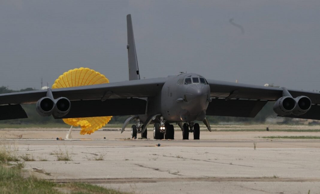 U.S. B-52 strategic bombers to get new radar systems