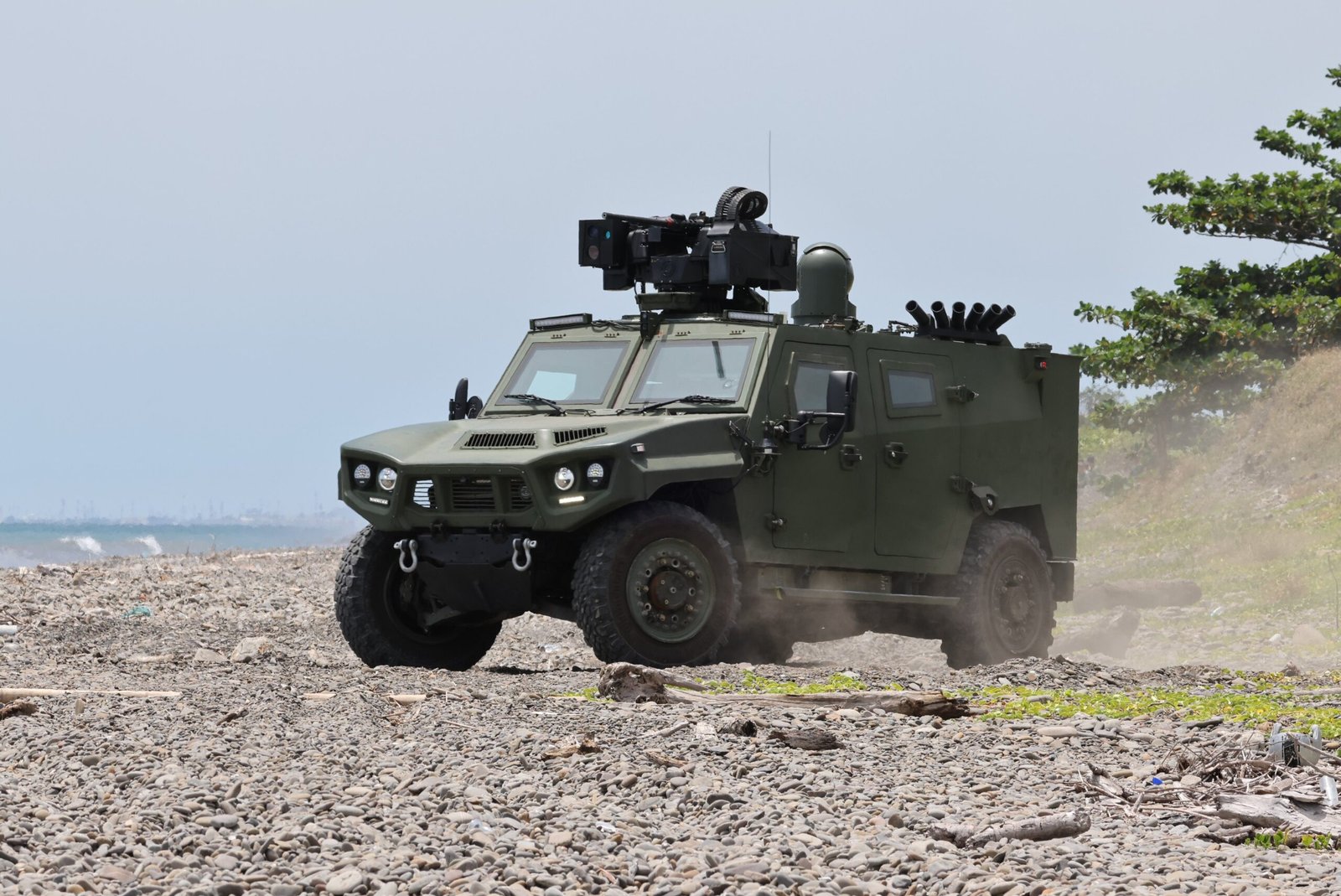 Taiwan’s new tactical vehicles spotted testing at training center