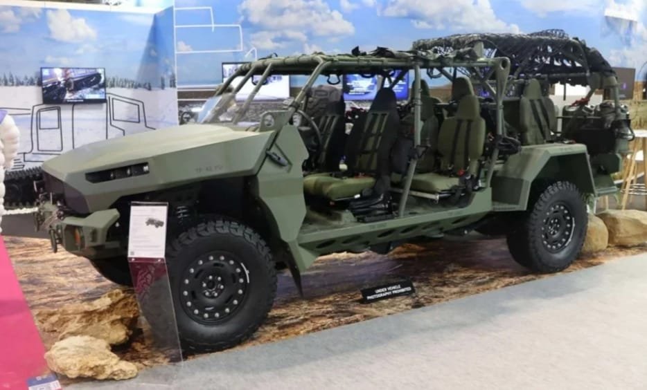 US Army Tests 4X4 All-Terrain M1301 Infantry Squad Vehicle for Airborne Operations