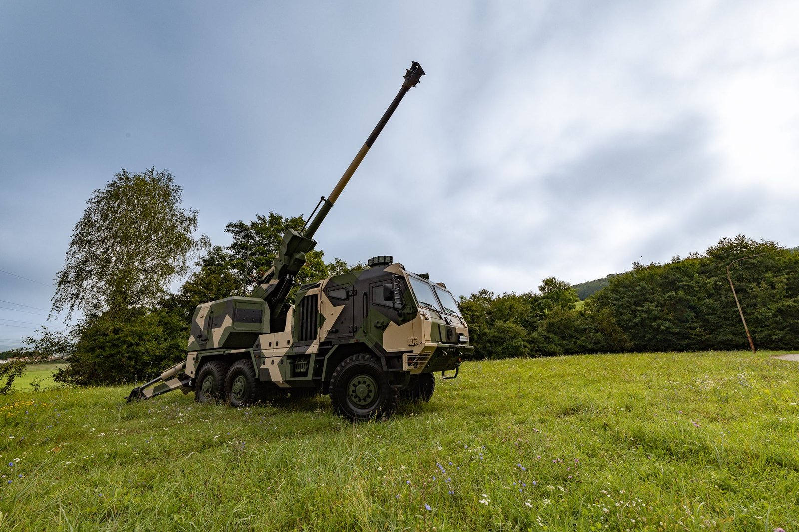 Malaysia reportedly selects EVA M2 howitzer