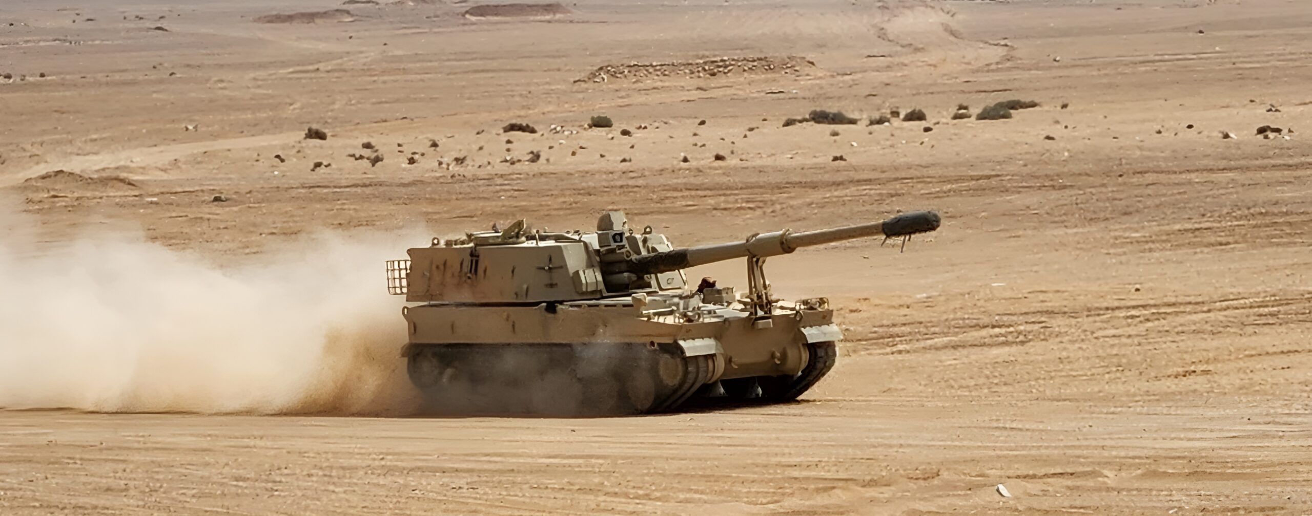 Photo K9 Self Propelled Howitzer Performs Desert Driving Test scaled