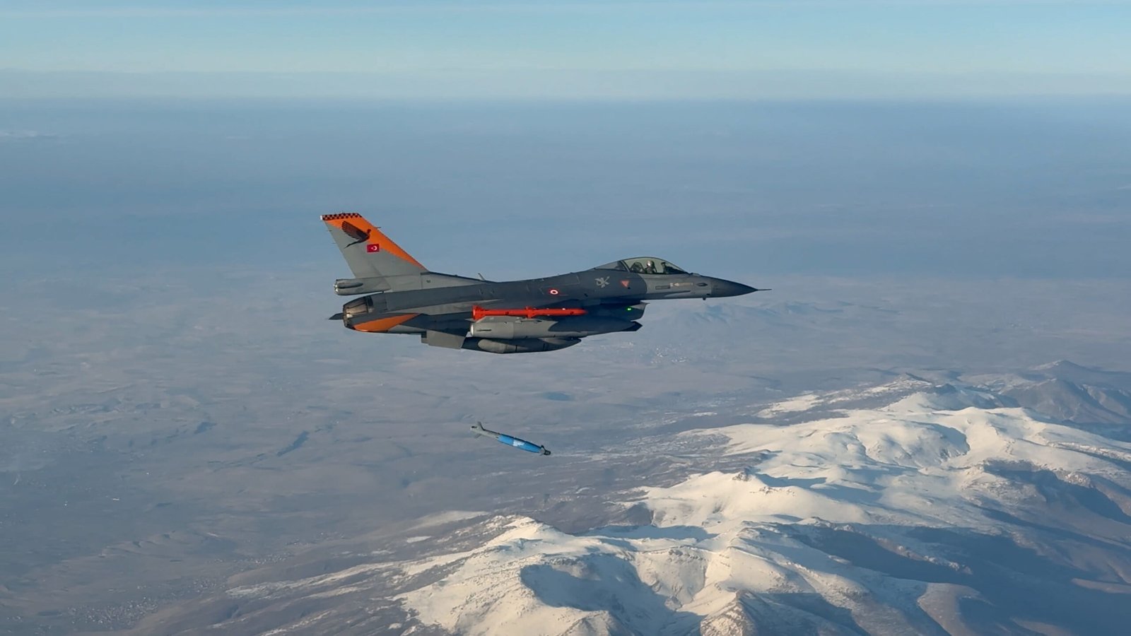 Türkiye successfully tests GÖZDE smart bomb