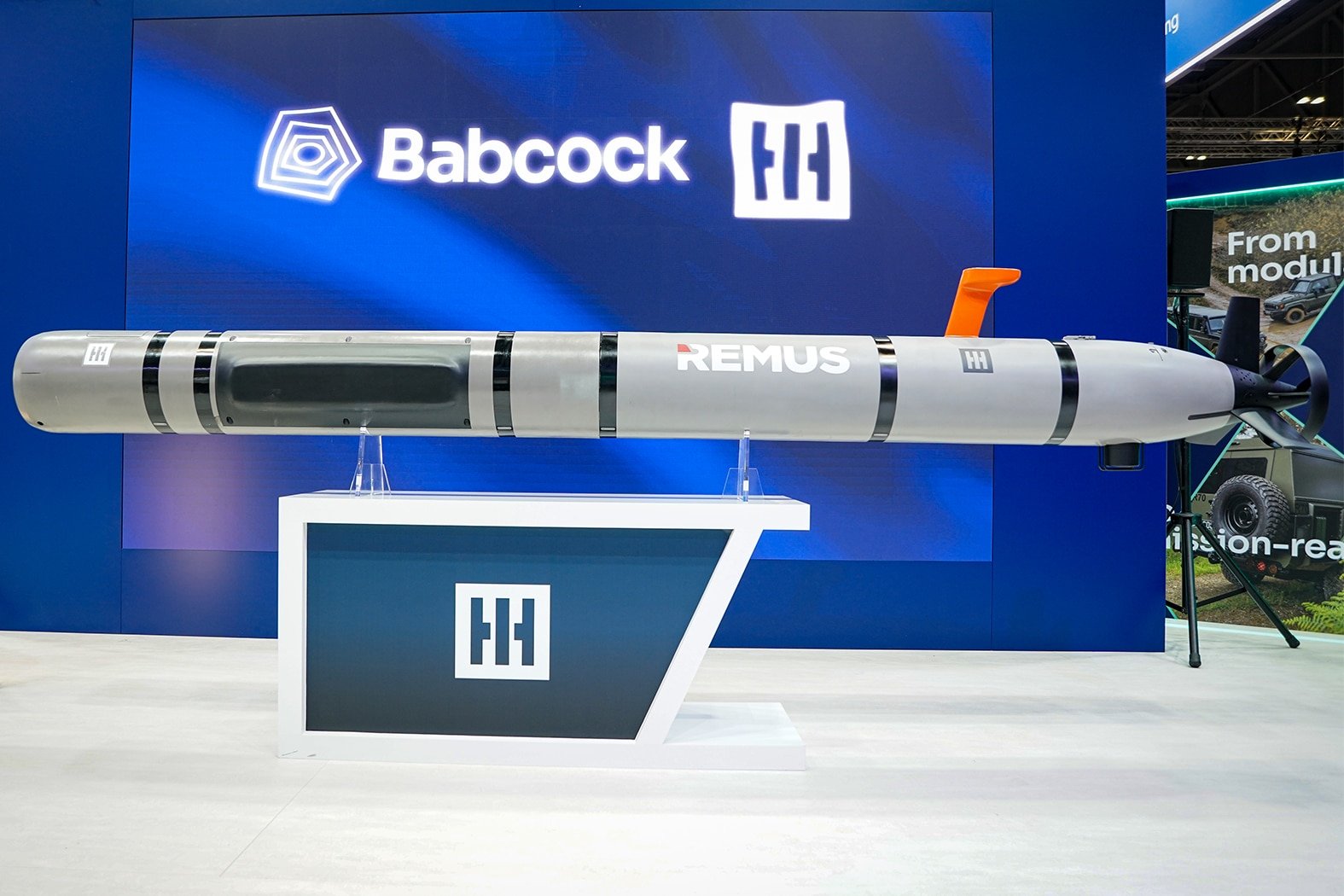 HII and Babcock Join Forces to Integrate UUVs with Submarine Weapon Handling and Launch Systems