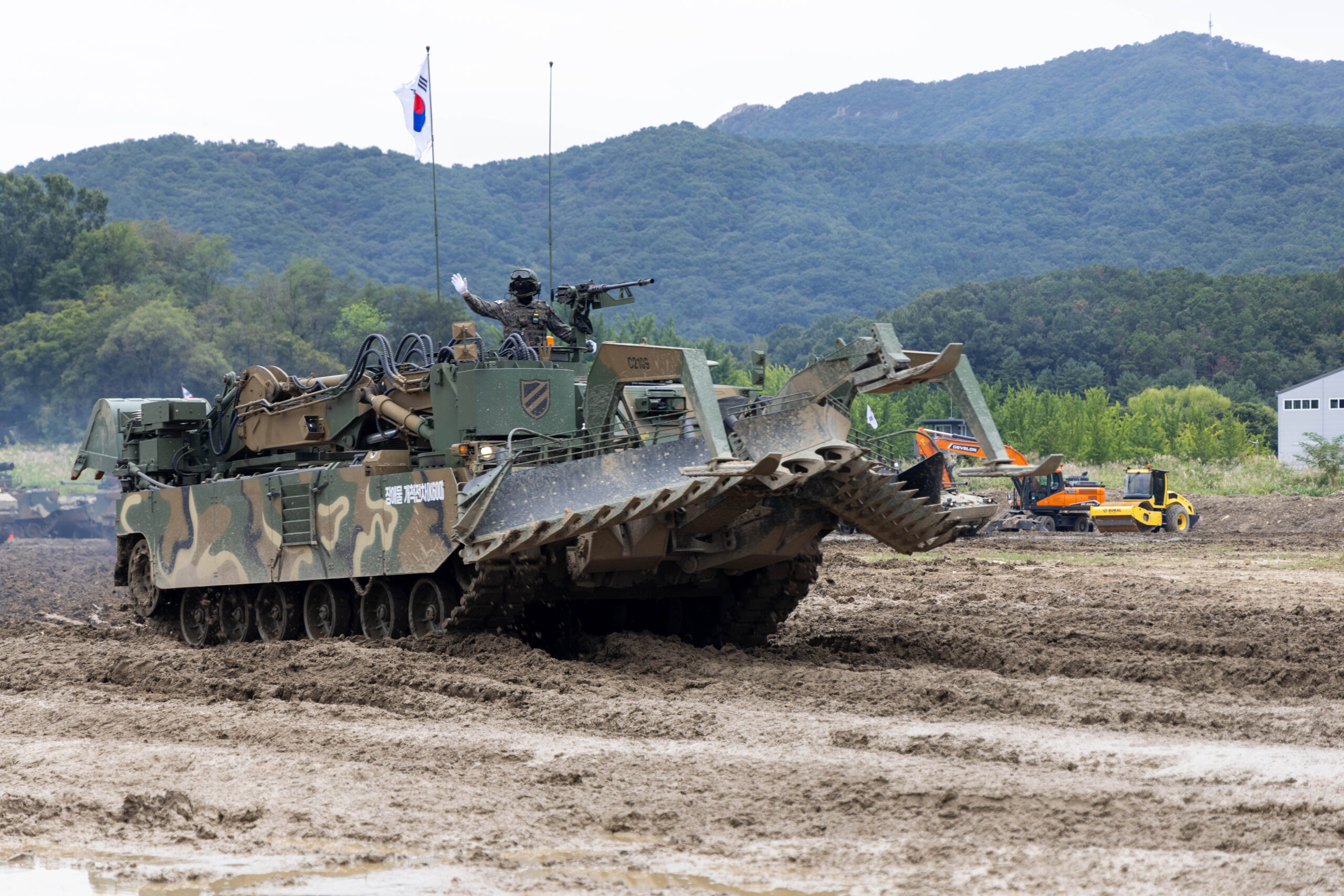 South Korea Orders More K600 Assault Breacher Tanks