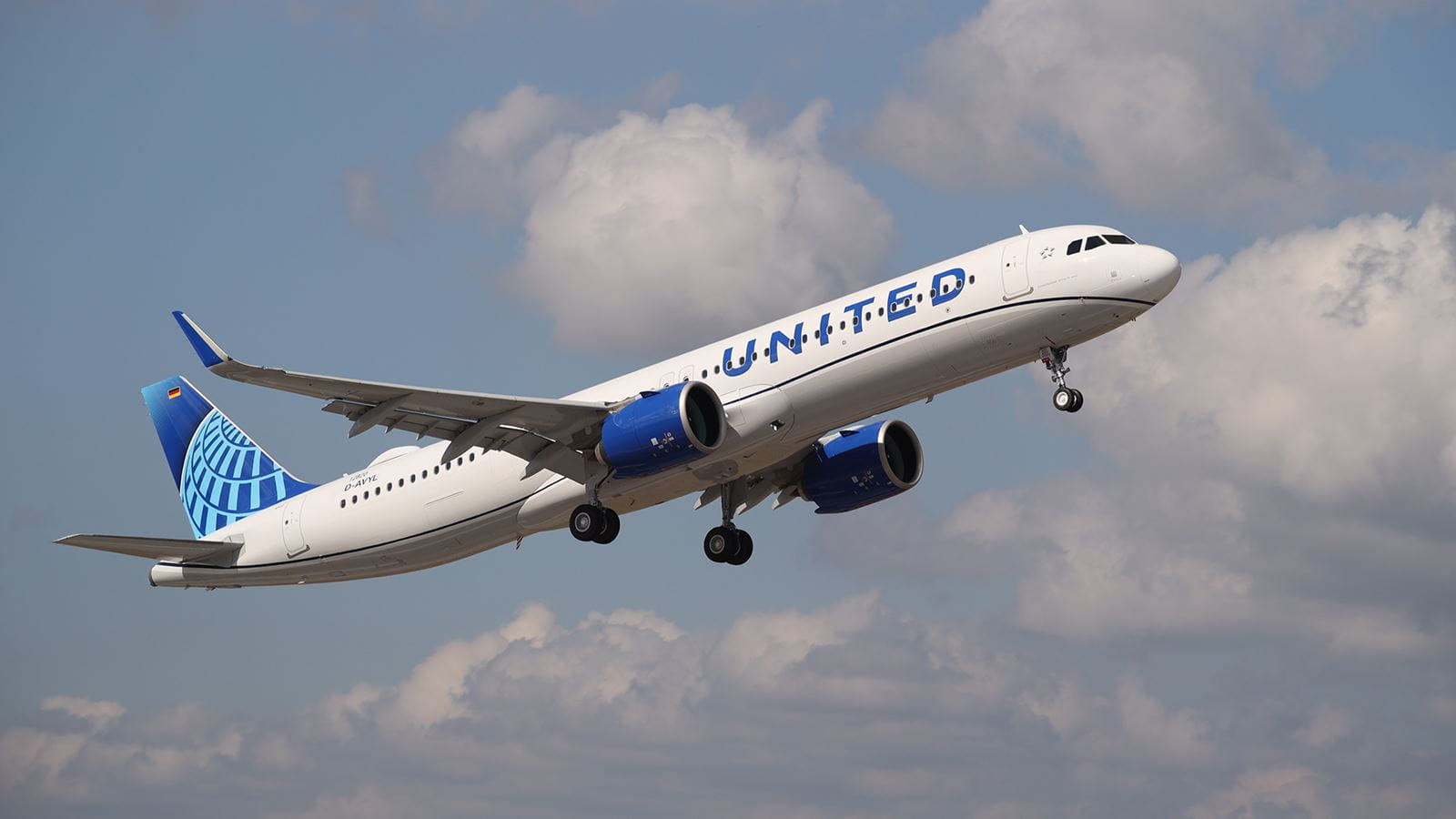 RTX's Pratt & Whitney Marks Delivery of first GTF Advantage-Powered Aircraft to United Airlines 1 Airbus A321xlr United Airlines